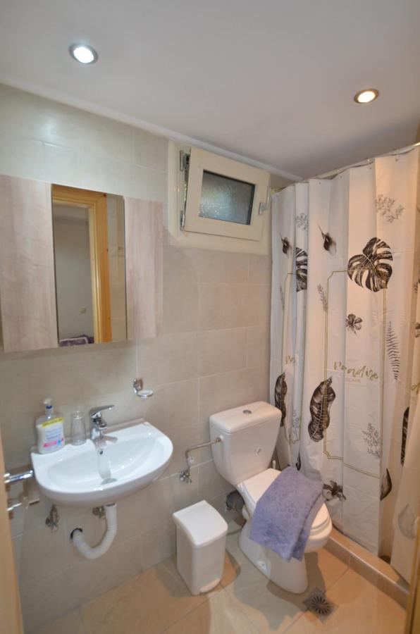 Domenica House Apartamento Kondaraina Exterior foto