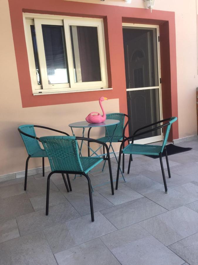 Domenica House Apartamento Kondaraina Exterior foto