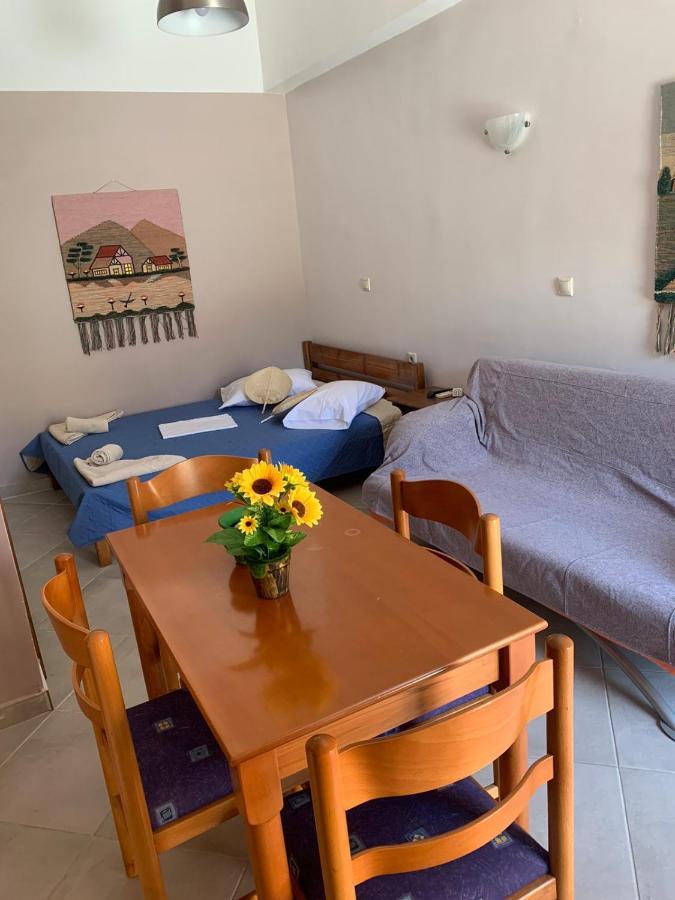 Domenica House Apartamento Kondaraina Exterior foto