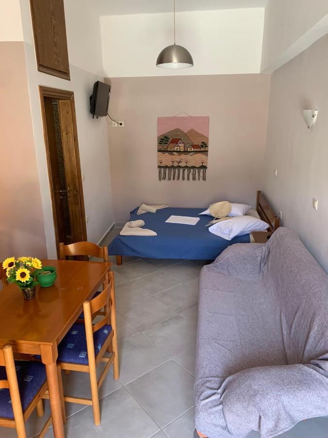 Domenica House Apartamento Kondaraina Exterior foto