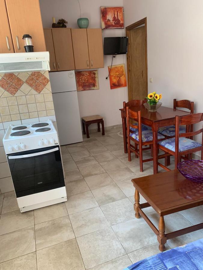 Domenica House Apartamento Kondaraina Exterior foto
