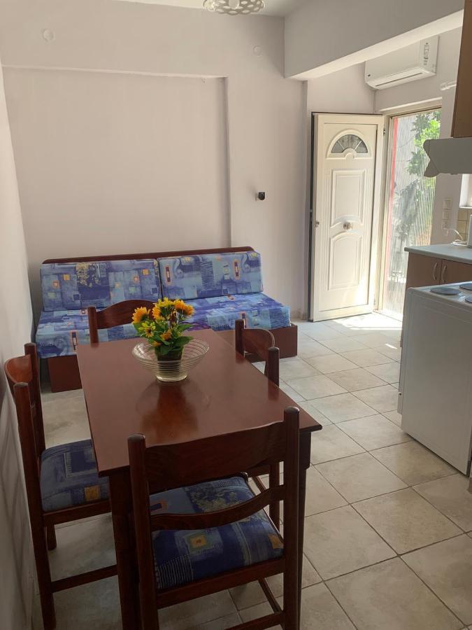 Domenica House Apartamento Kondaraina Exterior foto